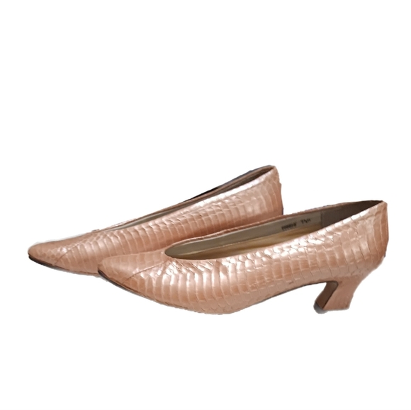 Sophisticated Mob Wide Genuine Snake Skin Pumps Barbie Pink 7.5  Medium 2" heel - Picture 2 of 7